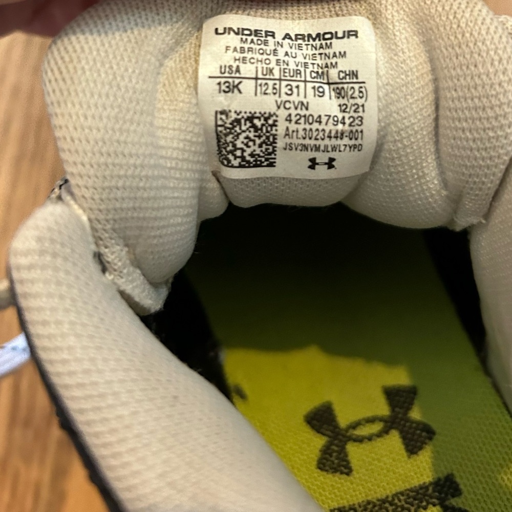 Boys- Under Armour Boy Cleats - Picture 6 of 6